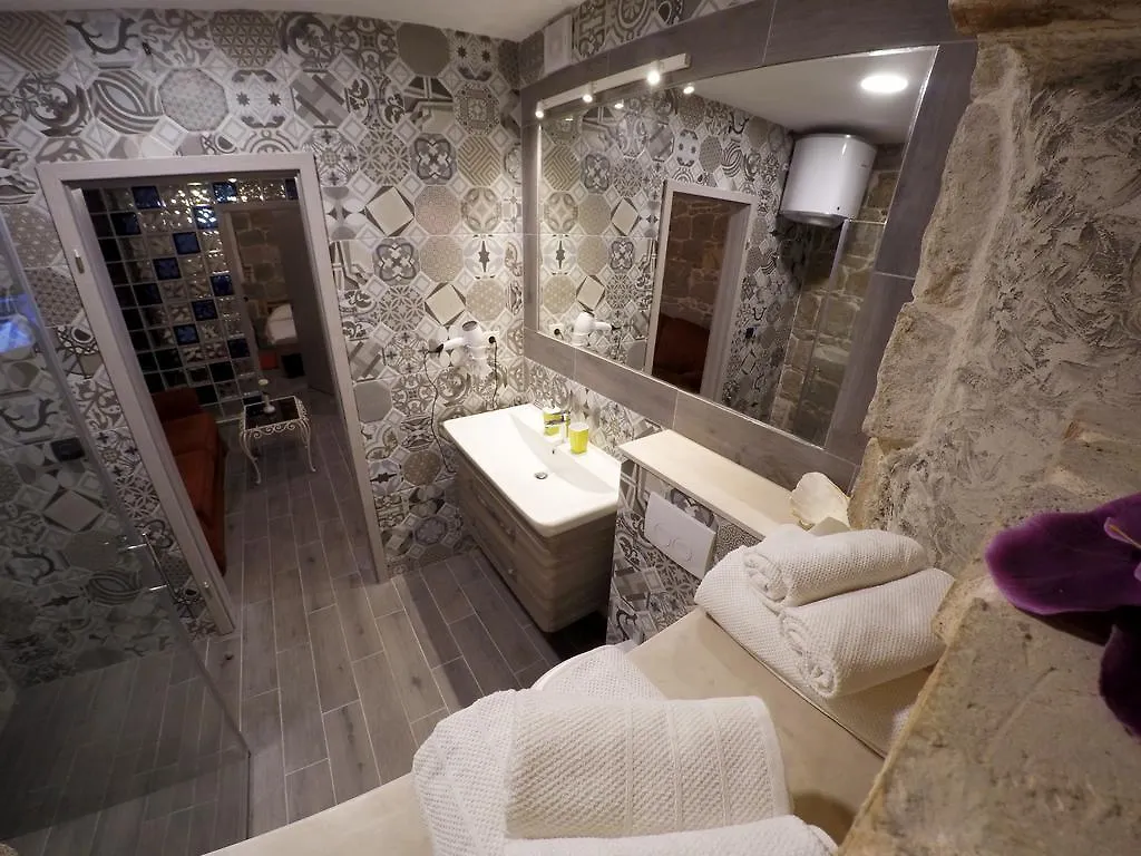 Plaza Stone Apartment Split
